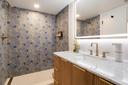 Bedroom 4 en suite bathroom