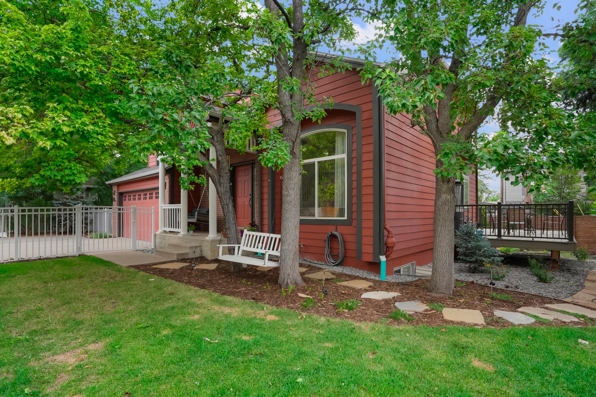 Comfortable, updated hideaway home with four queen beds and great walkability — photo 2
