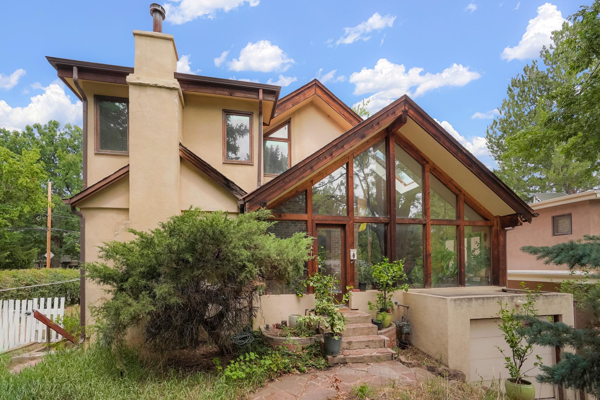 Unique, Comfortable, and Bright 4-Bedroom in Boulder