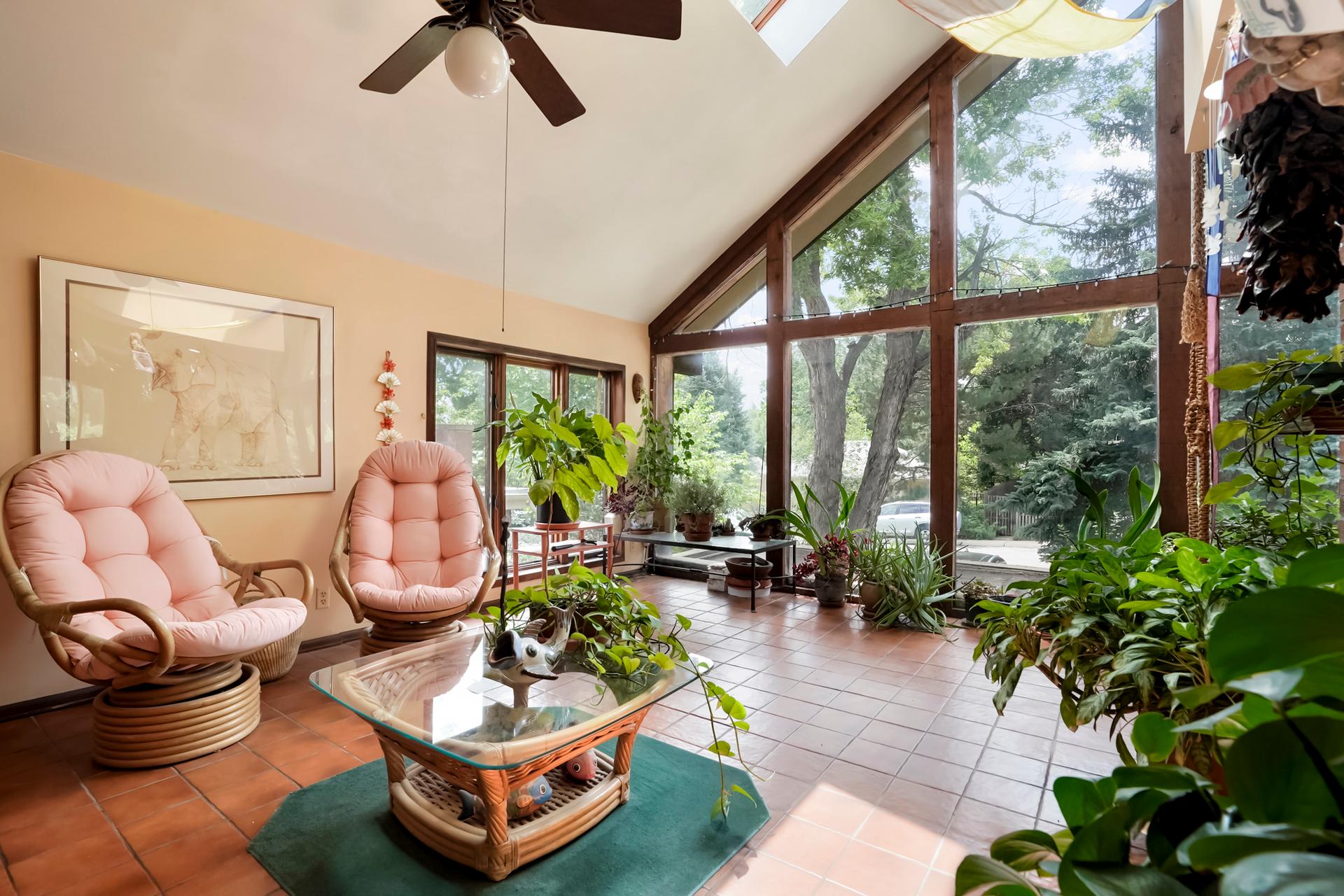 Unique, Comfortable, and Bright 4-Bedroom in Boulder — photo 5