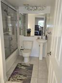 Bedroom 2 en suite bathroom