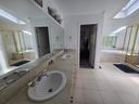 Bedroom 1 en suite bathroom