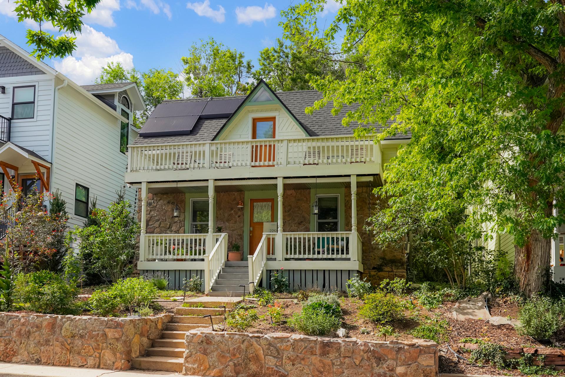 1915 Victorian gem — walkable to Pearl Street — Mountain Views