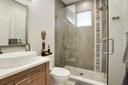 Bedroom 3 en suite bathroom