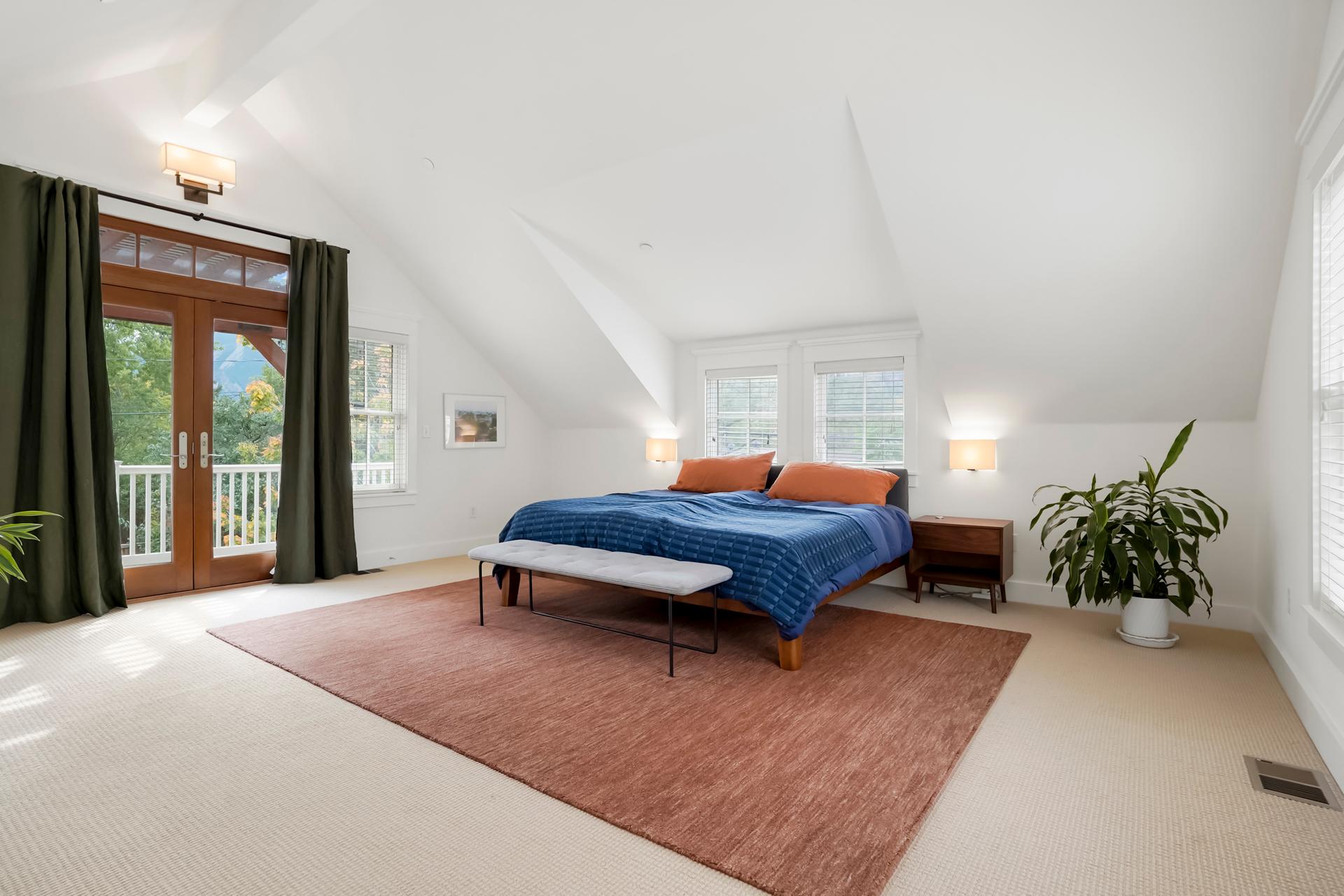 5BR/5BA/3 Office—10-Min Walk From Downtown — photo 4