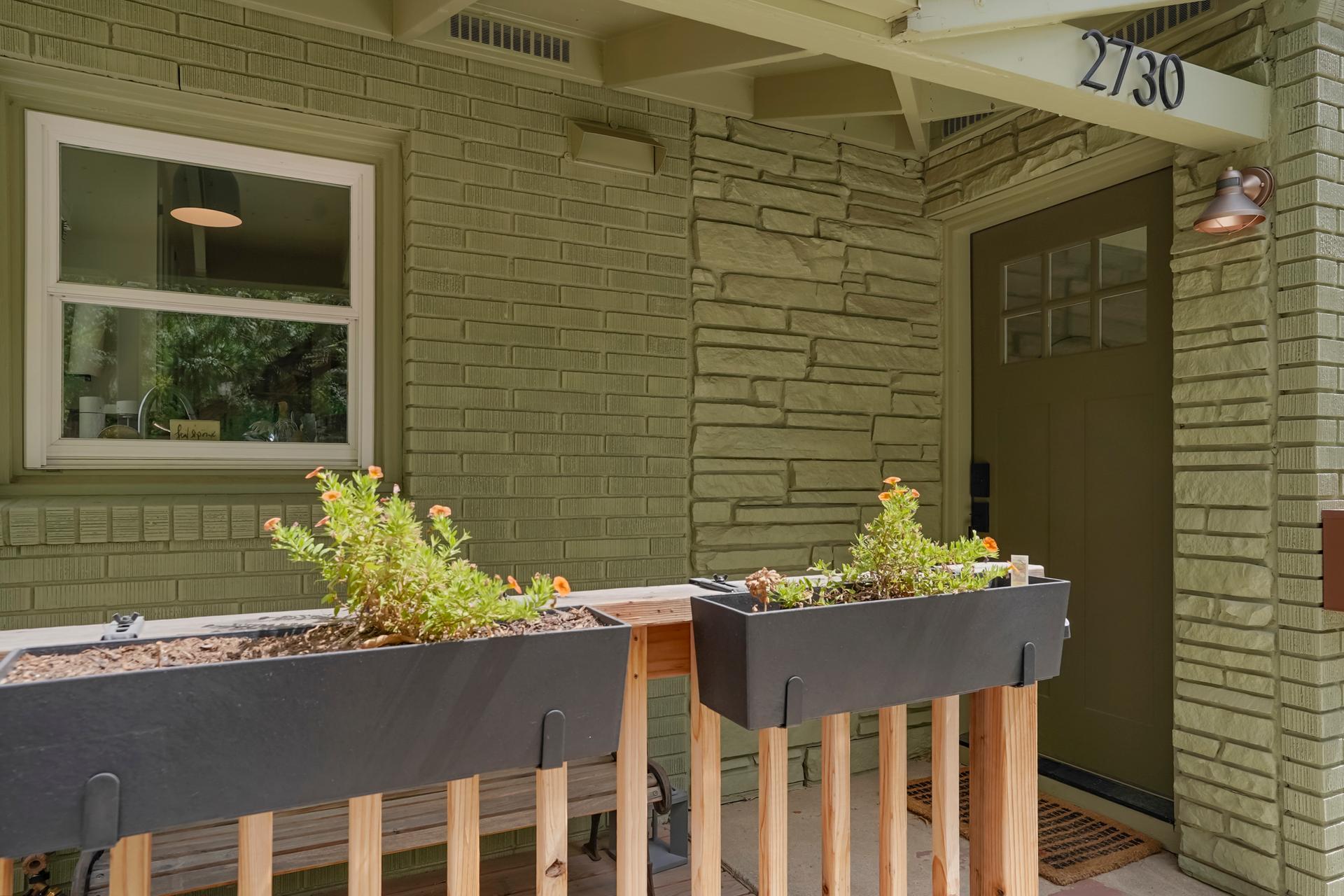 Midcentury bungalow, walkable to Boulder's best trails and Pearl Street — photo 3