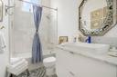 Bedroom 1 en suite bathroom
