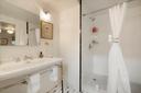 Bedroom 2 en suite bathroom