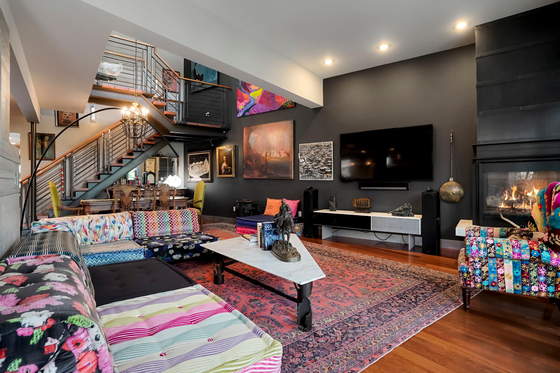 Stay Right Downtown - Unique Bohemian Loft - Pearl St at Your Front Door — photo 4