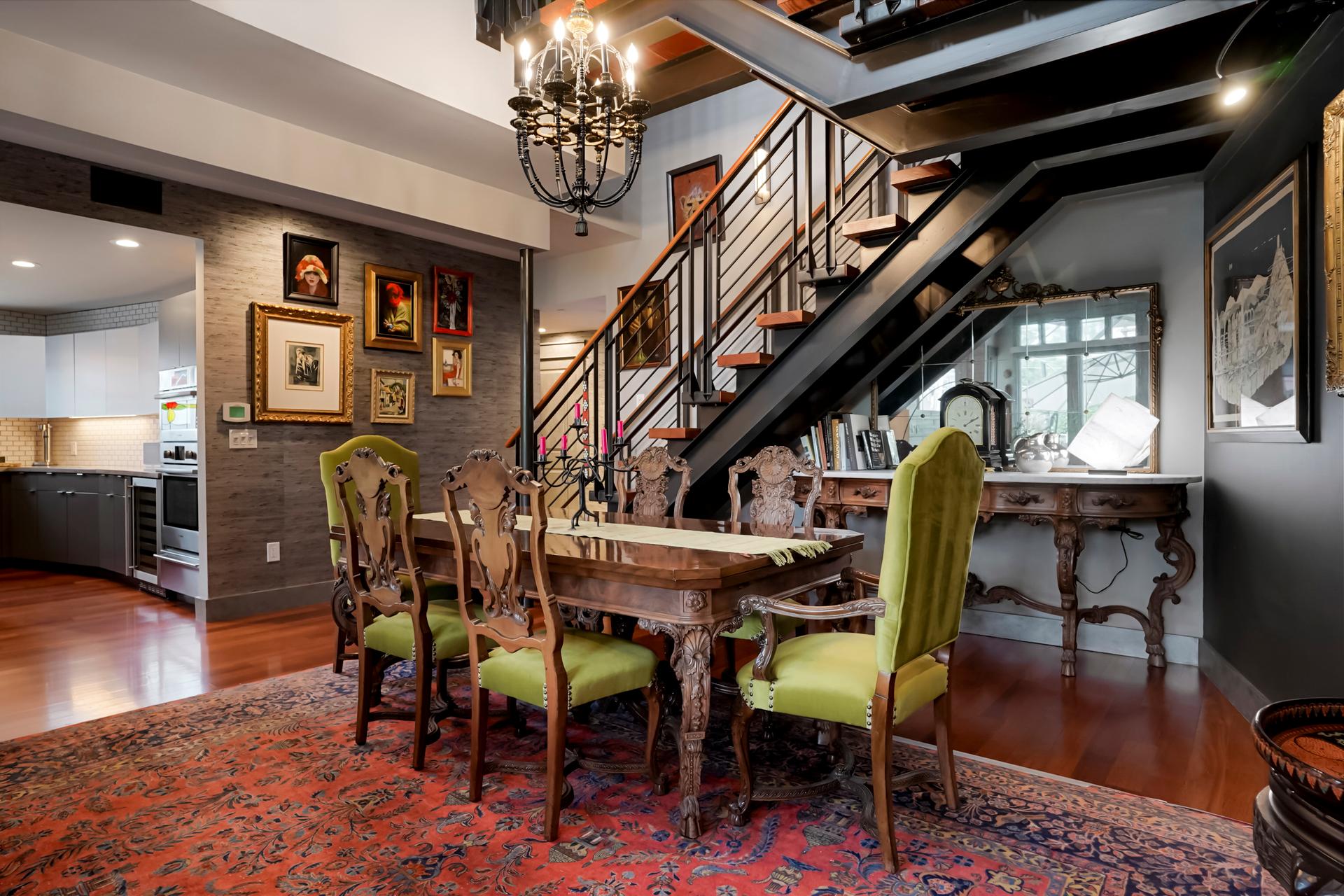 Stay Right Downtown - Unique Bohemian Loft - Pearl St at Your Front Door — photo 5